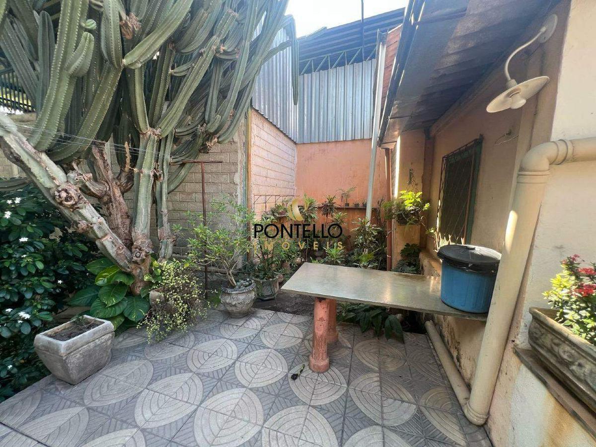 Casa, Centro, 6 Quartos, 0 Vaga, 1 Suíte