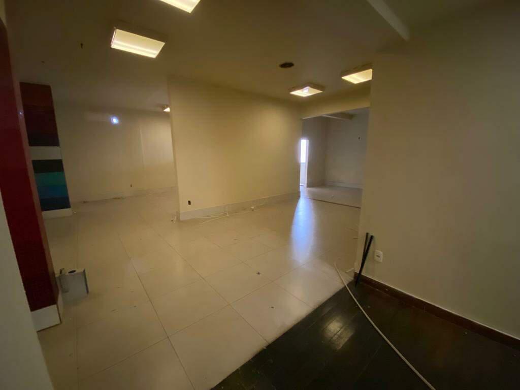 Casa Comercial, Funcionários, 0 Quarto, 0 Vaga