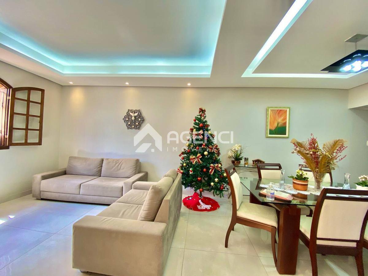 Casa, Santa Maria, 3 Quartos, 0 Vaga, 1 Suíte