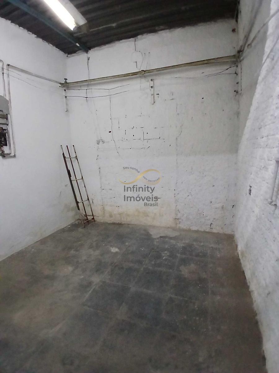 Ponto Comercial, Carlos Prates, 0 Quarto