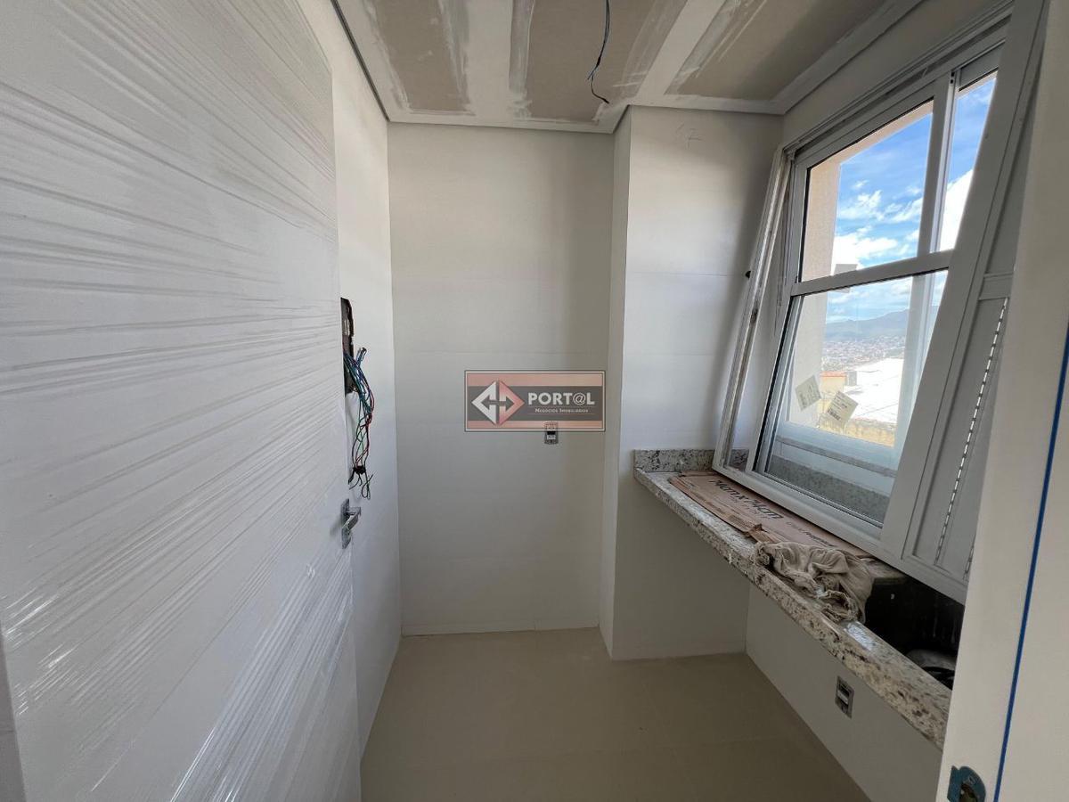 Apartamento, Sagrada Família, 2 Quartos, 2 Vagas, 1 Suíte