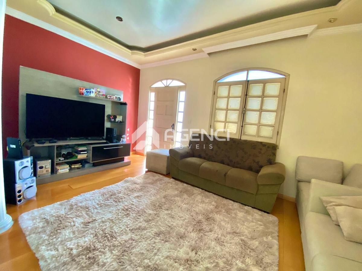 Casa, Camargos, 3 Quartos, 0 Vaga, 1 Suíte