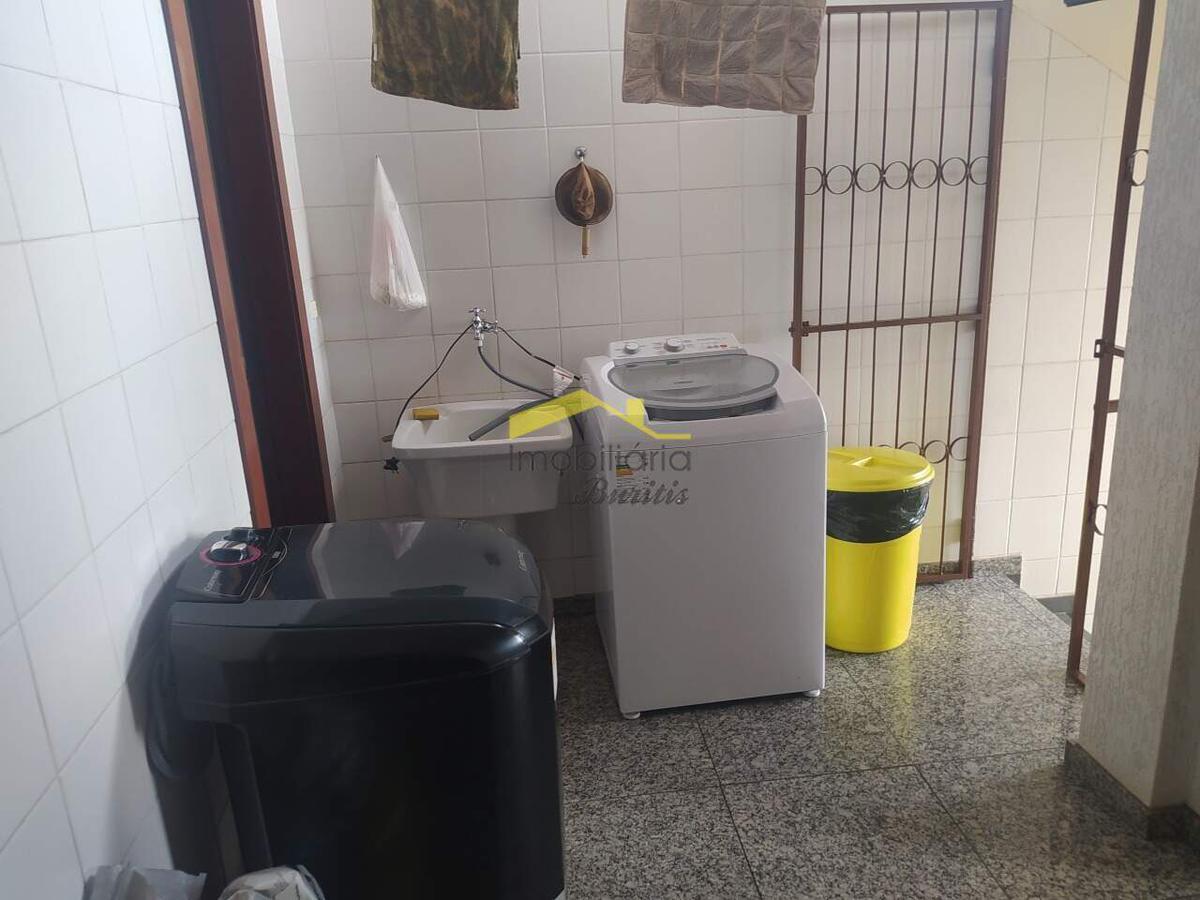 Casa, Estoril, 7 Quartos, 6 Vagas, 3 Suítes