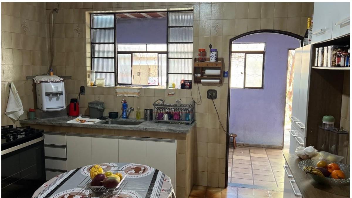 Casa, Tirol (barreiro), 4 Quartos, 2 Vagas, 1 Suíte