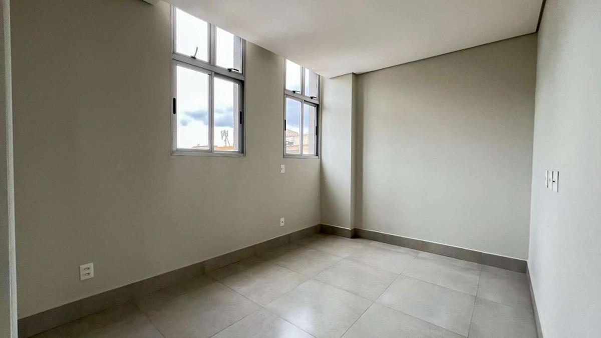 Cobertura, Centro, 2 Quartos, 0 Vaga, 4 Suítes