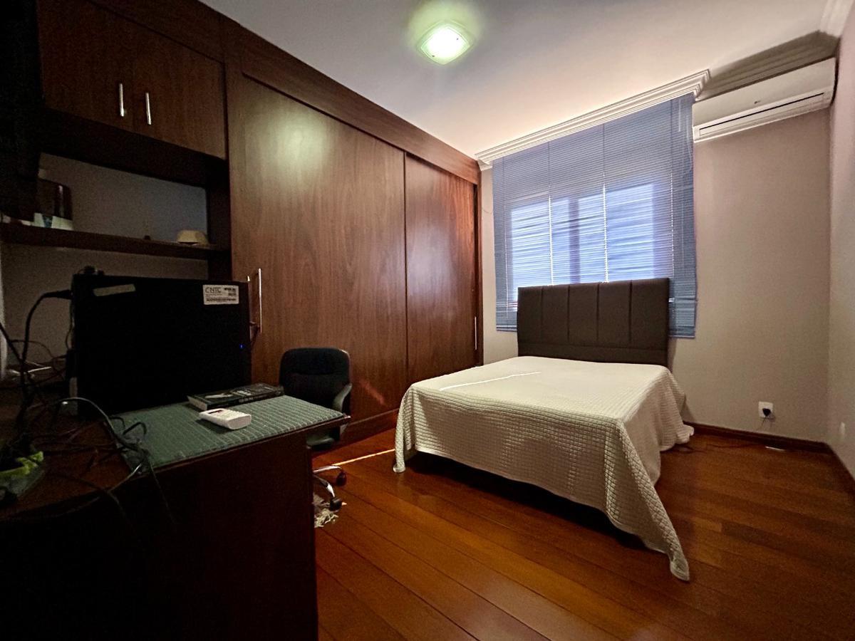 Casa, Castelo, 4 Quartos, 4 Vagas, 1 Suíte