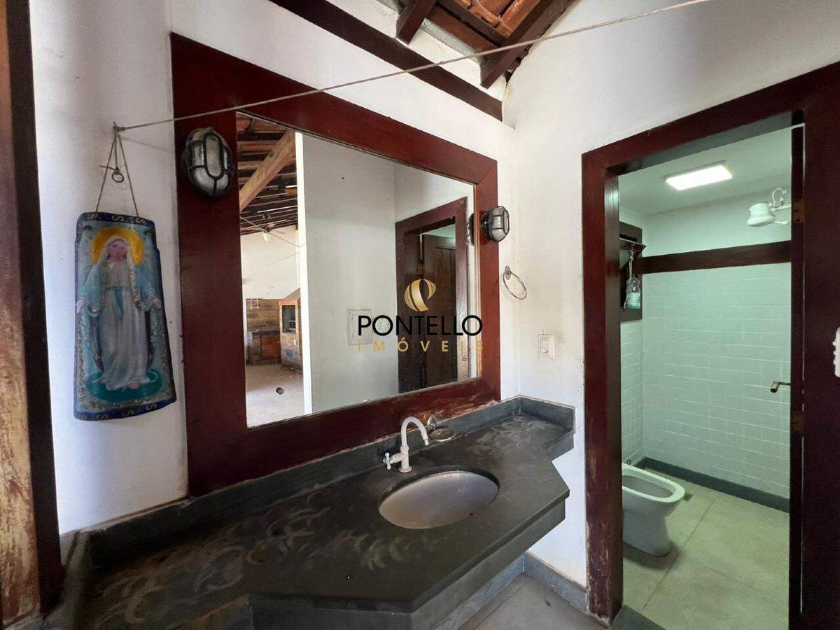 Casa, Centro, 7 Quartos, 0 Vaga, 3 Suítes