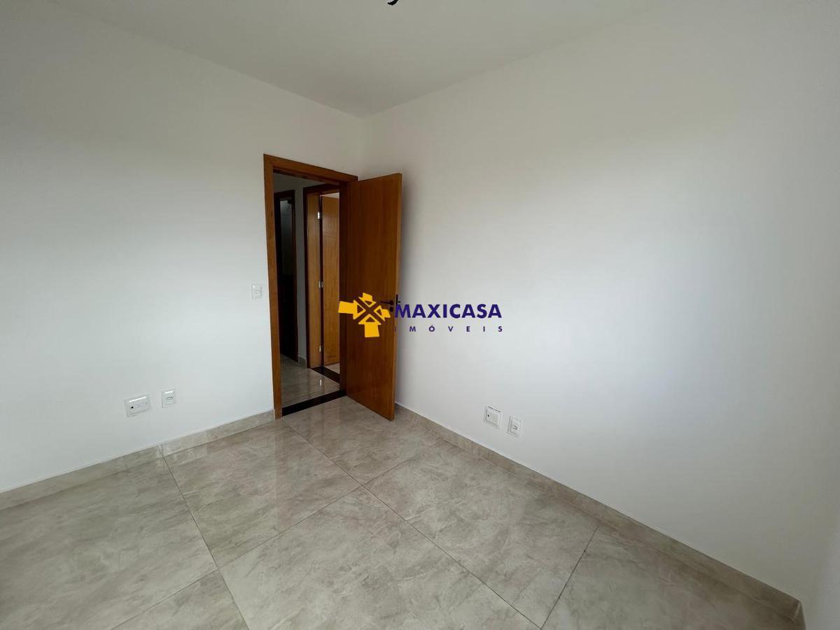 Casa, Santa Branca, 3 Quartos, 2 Vagas, 1 Suíte