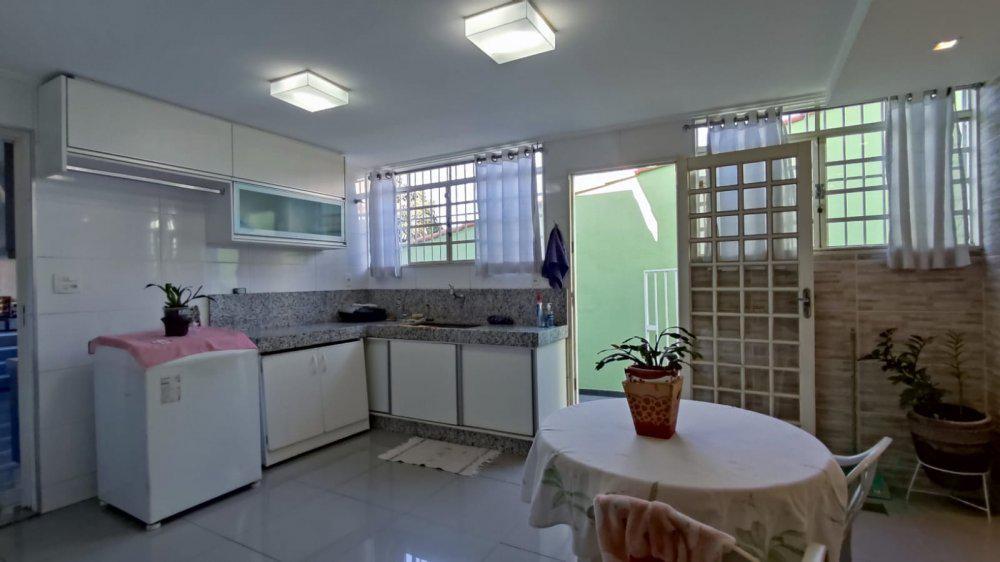 Casa, Santa Helena, 3 Quartos, 4 Vagas, 1 Suíte