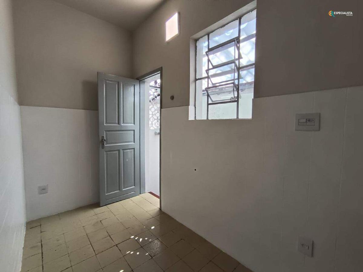 Casa, Sagrada Família, 2 Quartos, 0 Vaga