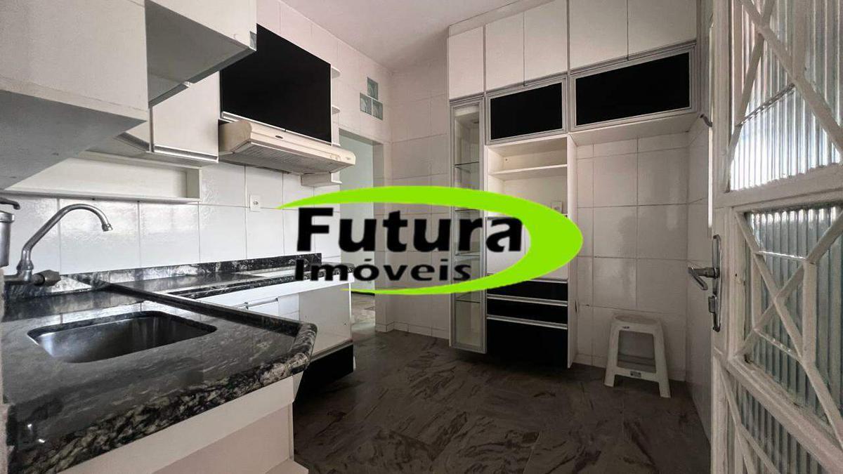 Casa, Miramar (barreiro), 4 Quartos, 2 Vagas, 2 Suítes