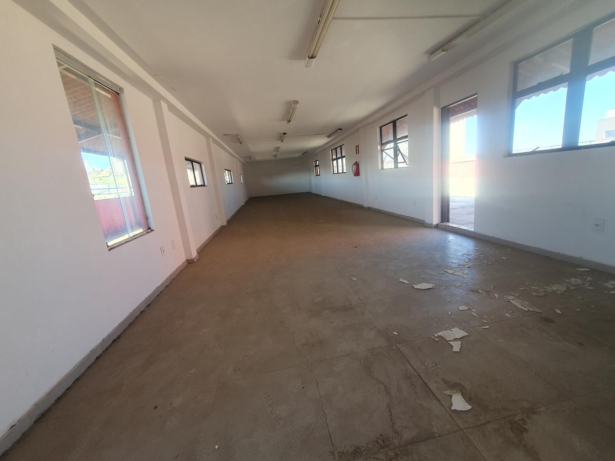 Sala, Estoril, 0 Quarto, 2 Vagas
