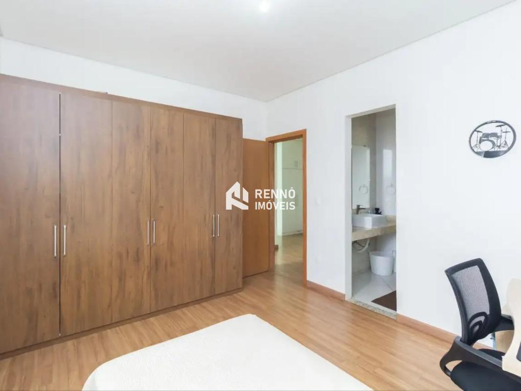 Casa, Estoril, 4 Quartos, 3 Vagas, 4 Suítes