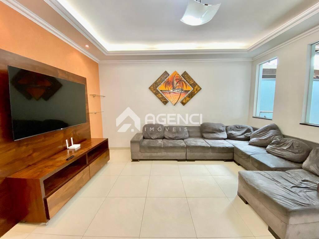 Casa, Cabral, 3 Quartos, 0 Vaga, 1 Suíte