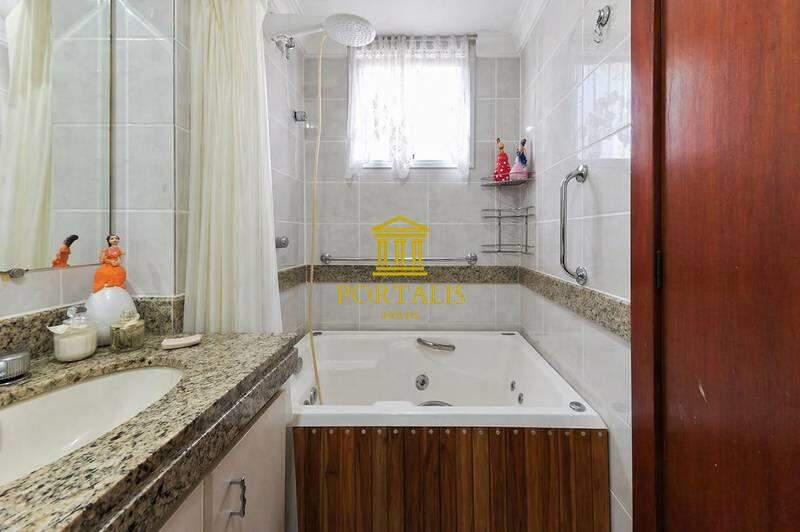 Apartamento, Funcionários, 4 Quartos, 2 Vagas, 1 Suíte
