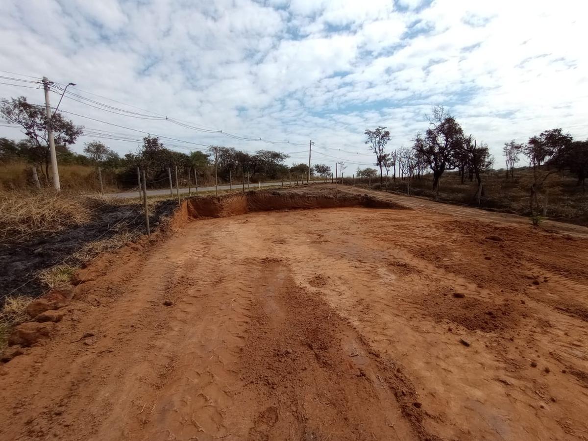 Lote, Bandeirinhas, 0 Quarto, 0 Vaga