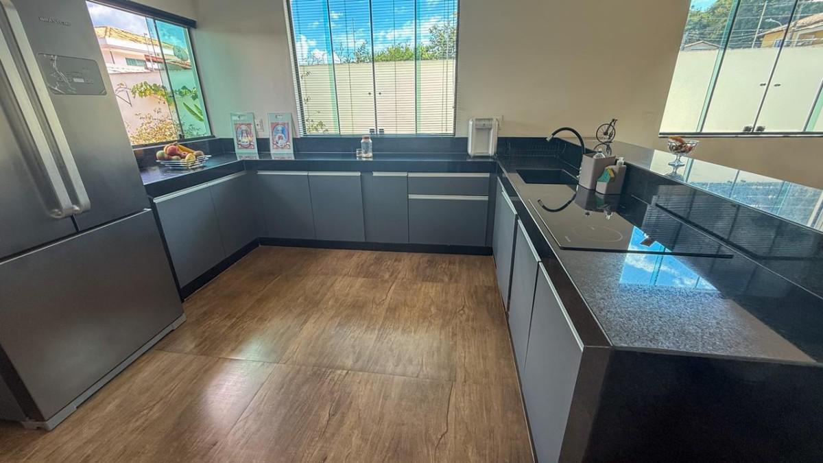 Casa, Ingá Alto, 3 Quartos, 4 Vagas, 1 Suíte