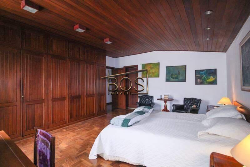 Casa, Serra, 4 Quartos, 5 Vagas, 1 Suíte