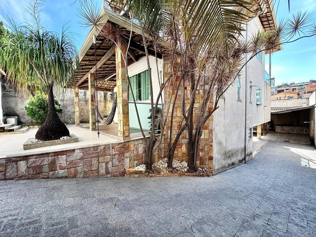 Casa, Parque Xangri-lá, 4 Quartos, 8 Vagas, 2 Suítes