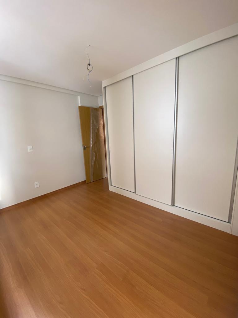 Cobertura, Funcionários, 2 Quartos, 2 Vagas, 2 Suítes