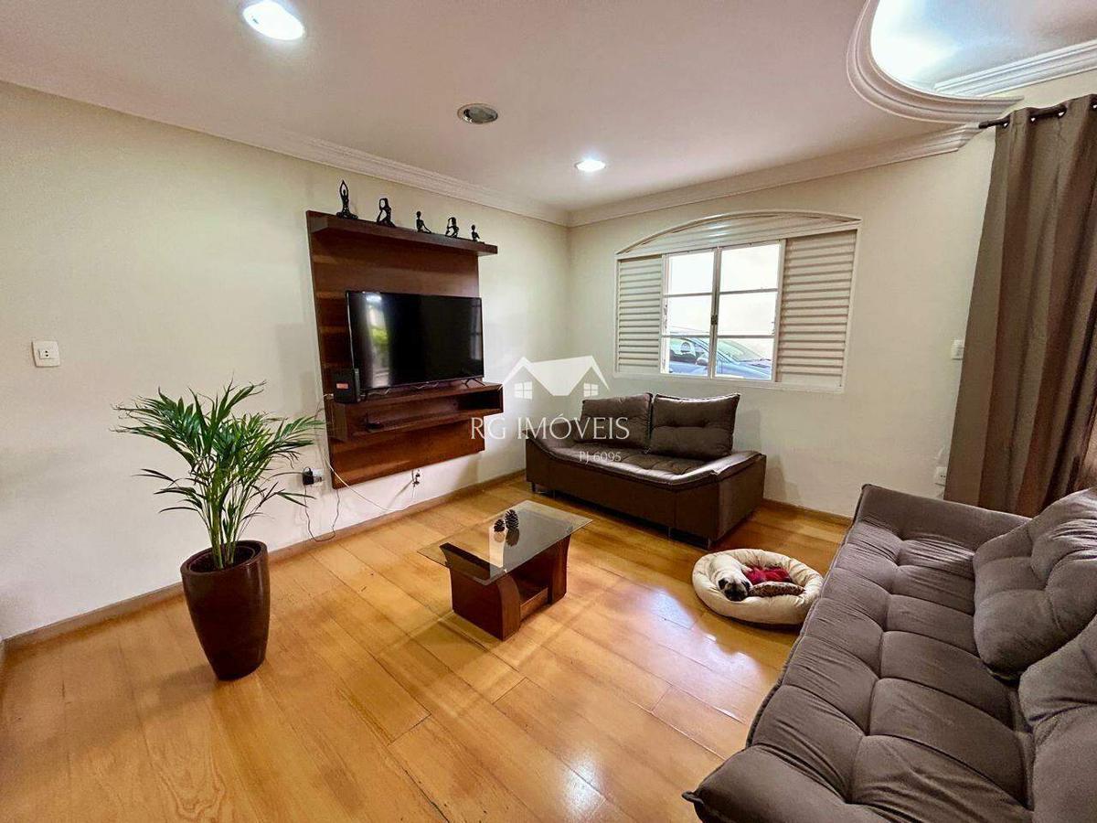 Casa, Milionários, 3 Quartos, 4 Vagas, 1 Suíte