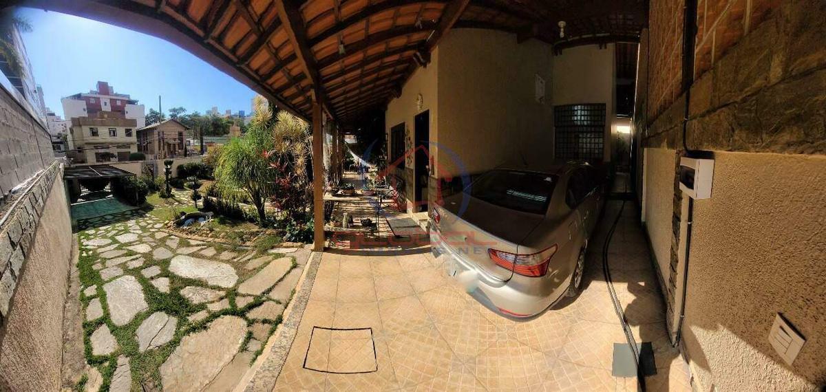 Casa, Castelo, 4 Quartos, 5 Vagas, 1 Suíte