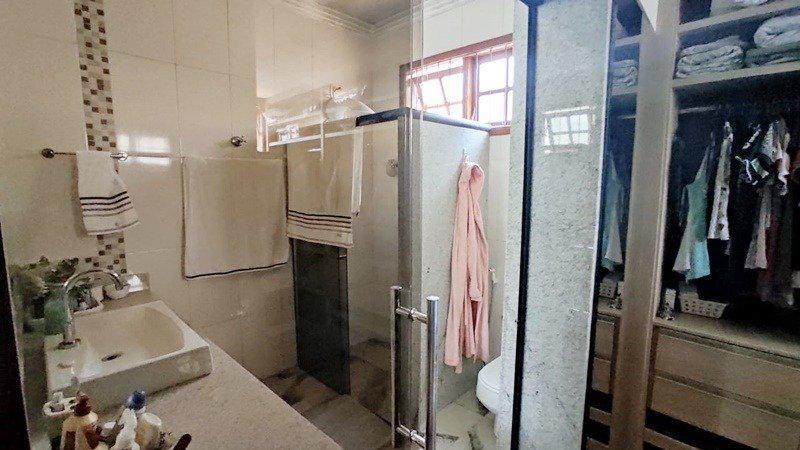 Casa, Braúnas, 3 Quartos, 8 Vagas, 2 Suítes