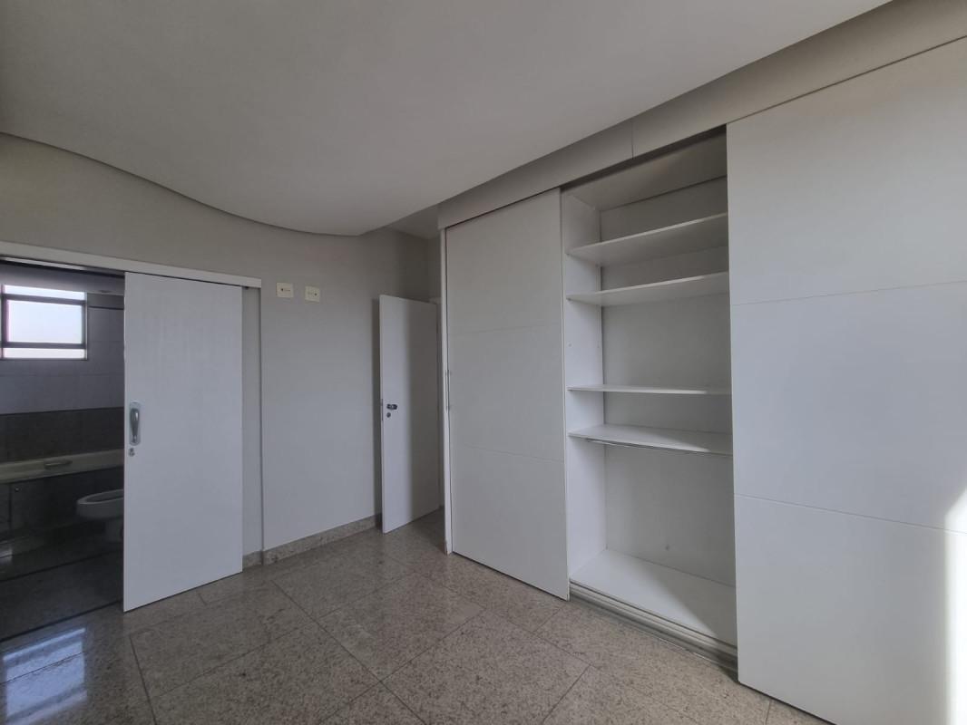 Apartamento, Barreiro, 3 Quartos, 2 Vagas, 1 Suíte