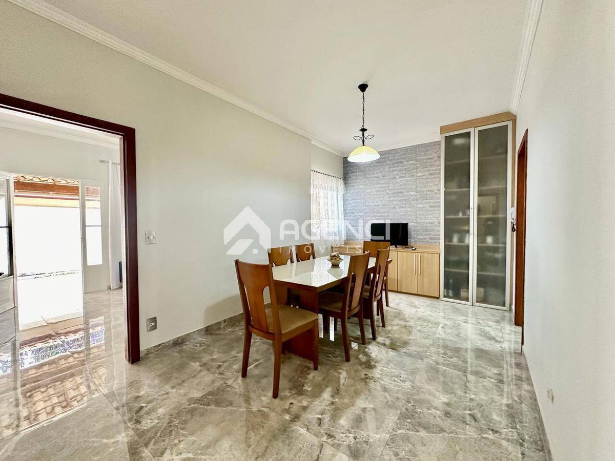 Casa, Cabral, 4 Quartos, 0 Vaga, 2 Suítes