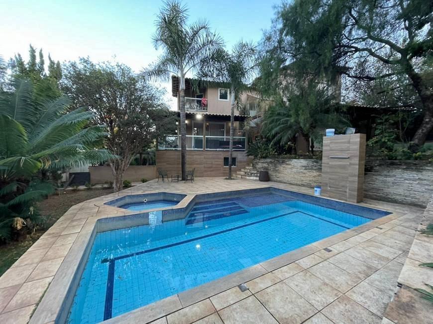 Casa, Trevo, 4 Quartos, 5 Vagas, 2 Suítes