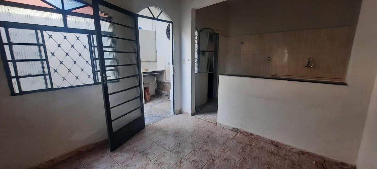 Casa, Cachoeirinha, 1 Quarto, 0 Vaga