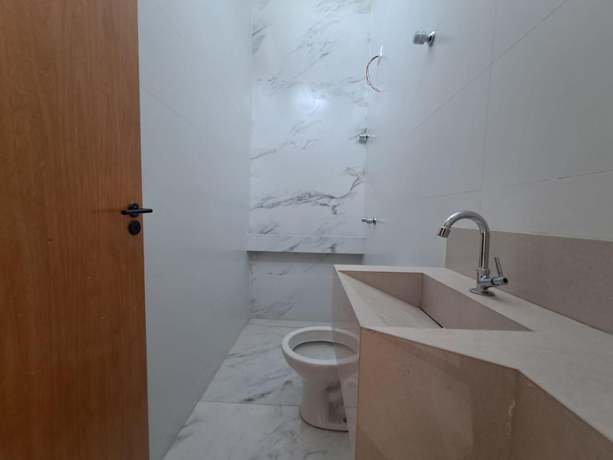 Casa, Santa Branca, 3 Quartos, 4 Vagas, 1 Suíte