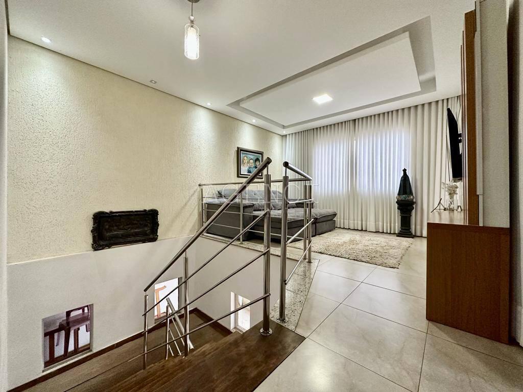 Casa, Cabral, 4 Quartos, 0 Vaga, 1 Suíte