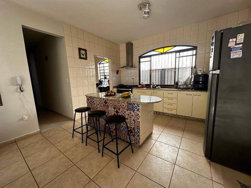 Casa, Nova Granada, 5 Quartos, 6 Vagas, 1 Suíte