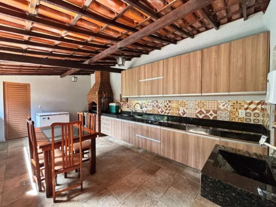 Casa, Castelo, 4 Quartos, 4 Vagas, 1 Suíte