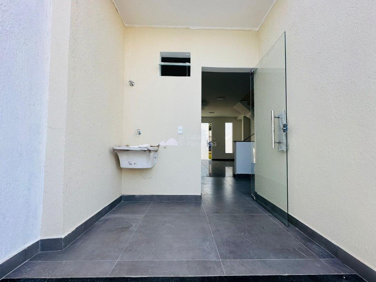 Casa, Santa Branca, 3 Quartos, 2 Vagas, 1 Suíte