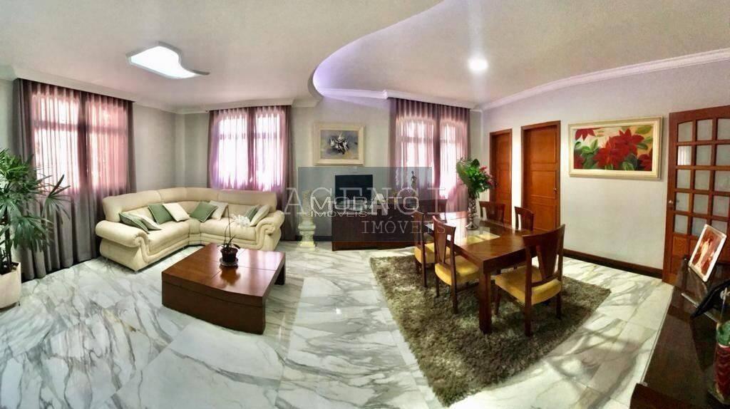 Casa, Castelo, 4 Quartos, 0 Vaga, 1 Suíte