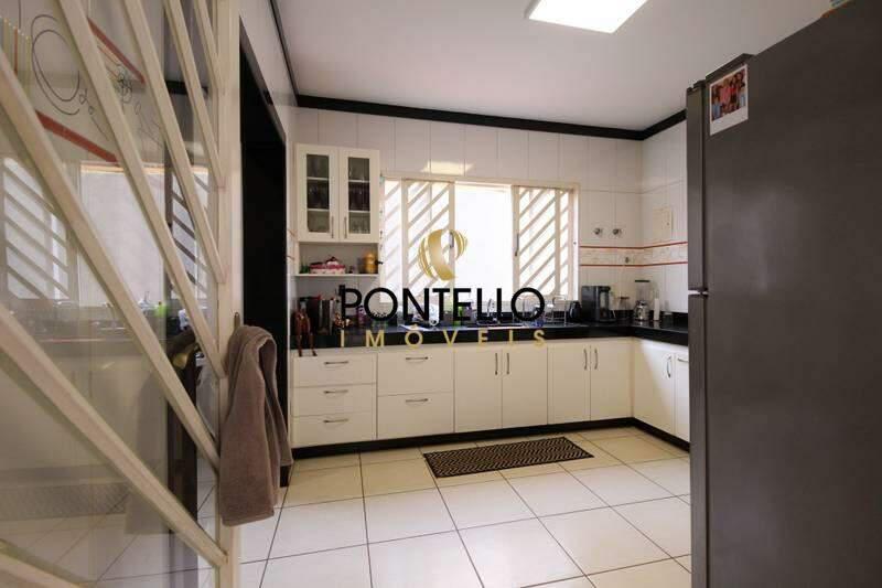 Casa, João Pinheiro, 5 Quartos, 5 Vagas, 1 Suíte