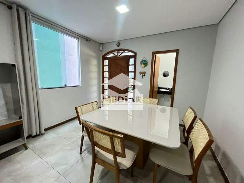 Casa Comercial, Dona Clara, 3 Quartos, 2 Vagas, 1 Suíte