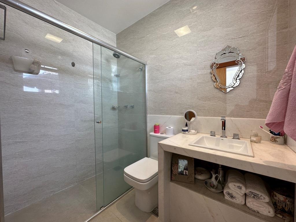 Casa, Floresta, 3 Quartos, 1 Vaga, 3 Suítes