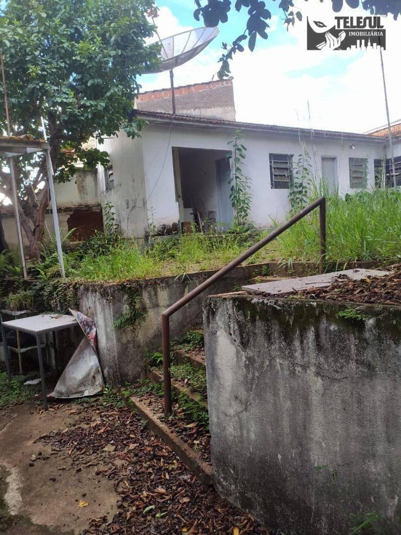 Casa, Centro, 4 Quartos, 0 Vaga, 1 Suíte