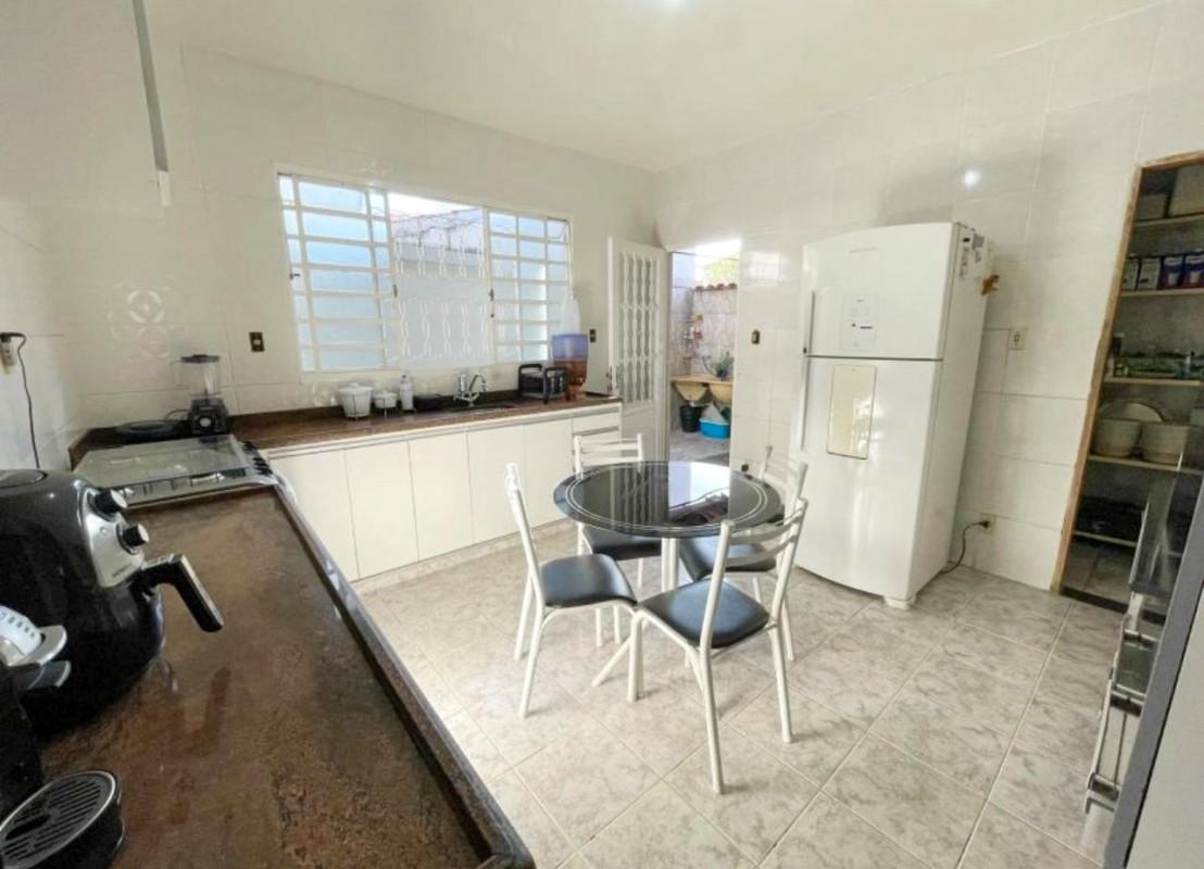 Casa, Ingá Alto, 3 Quartos, 4 Vagas, 1 Suíte
