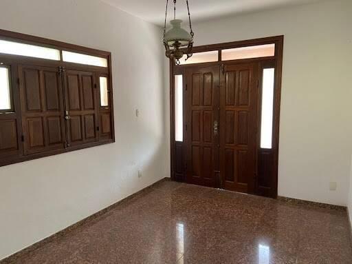 Casa, Funcionários, 4 Quartos, 5 Vagas, 2 Suítes