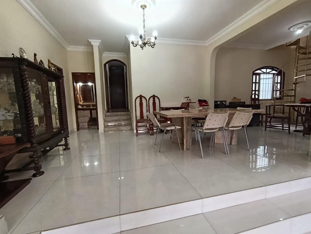 Casa, Castelo, 4 Quartos, 4 Vagas, 2 Suítes