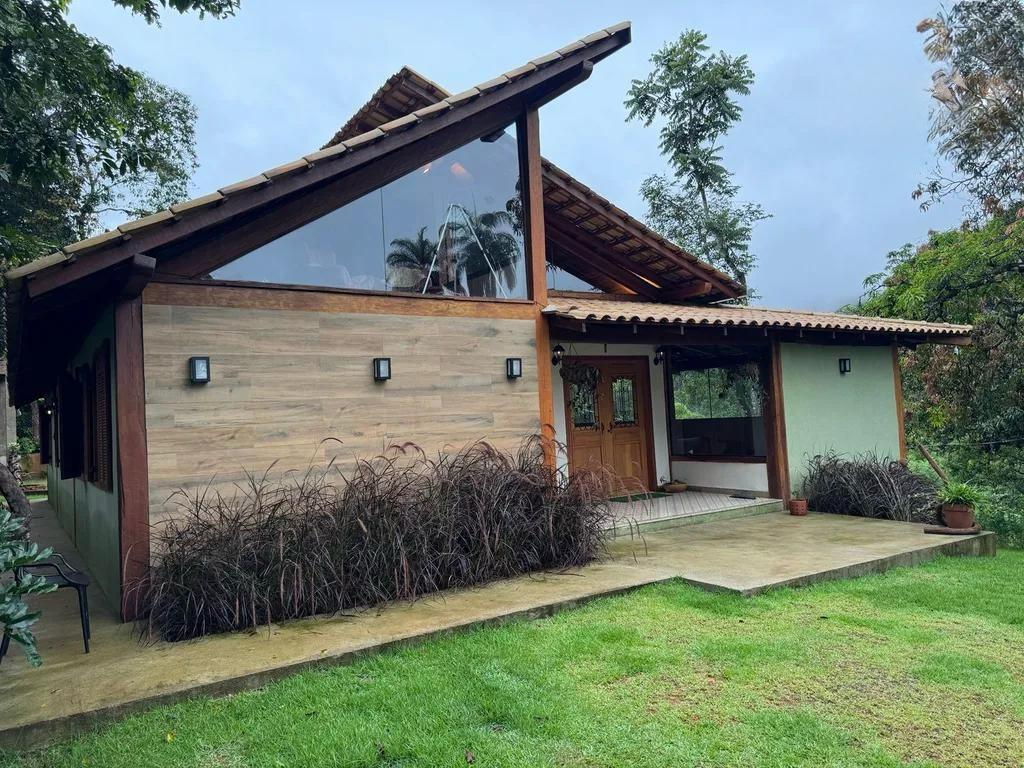 Casa, São Sebastião das Águas Claras, 4 Quartos, 3 Vagas, 1 Suíte