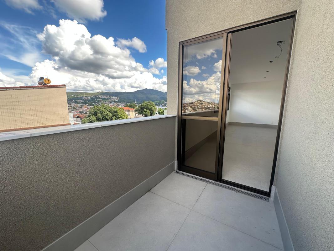 Cobertura, Esplanada, 4 Quartos, 2 Vagas, 1 Suíte