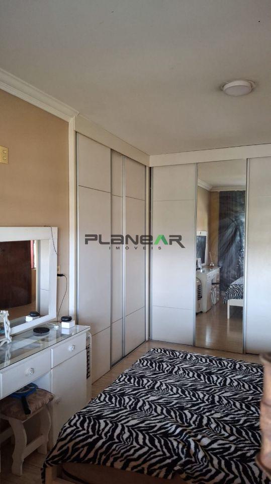 Casa, Industrial, 3 Quartos, 4 Vagas, 1 Suíte