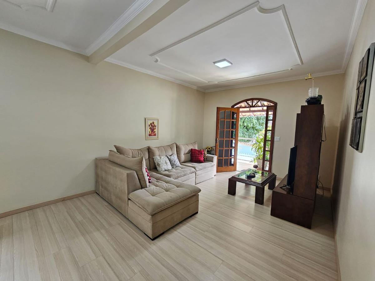 Casa, Santa Cruz, 4 Quartos, 6 Vagas, 1 Suíte