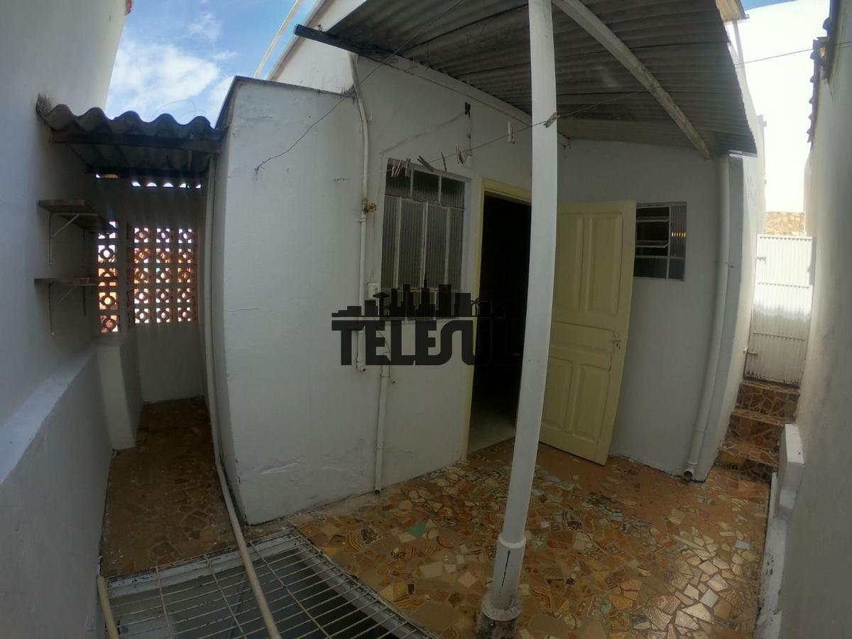 Casa, Centro, 4 Quartos, 0 Vaga