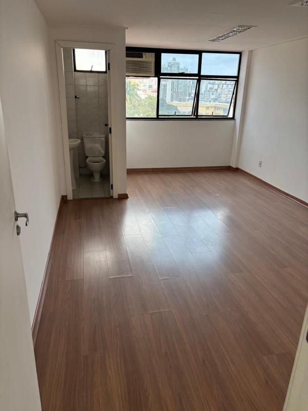 Sala, Barro Preto, 0 Quarto, 5 Vagas